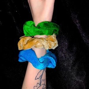 Earth time scrunchies